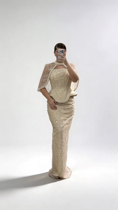 Goldfarbenes  trägerloses Pailletten Abendkleid in Übergröße mit Cape