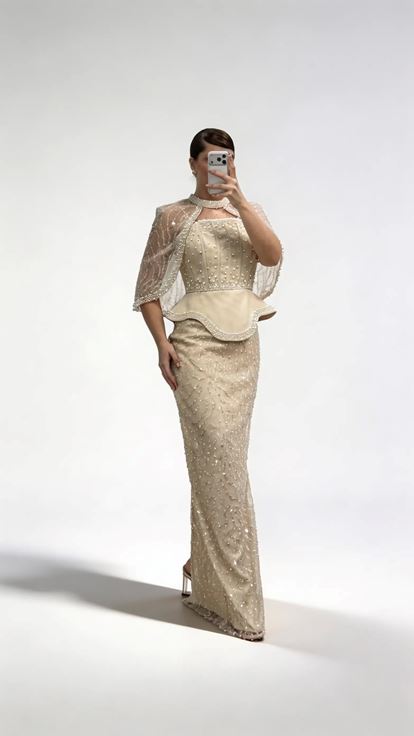 Goldfarbenes  trägerloses Pailletten Abendkleid in Übergröße mit Cape