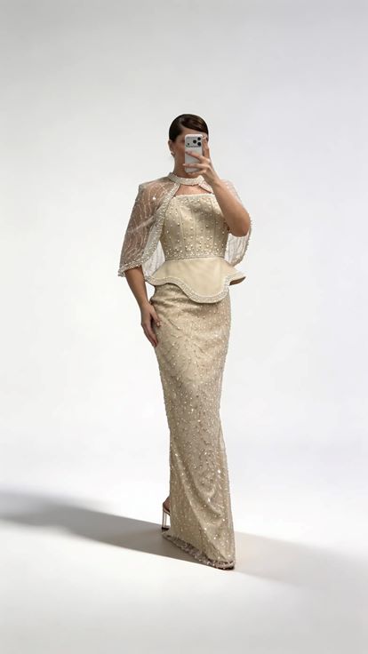 Goldfarbenes  trägerloses Pailletten Abendkleid in Übergröße mit Cape