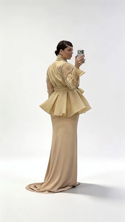 Abendkleid Set in Übergröße mit nudefarbener  perlenbesetzter Chiffonjacke und Unterkleid