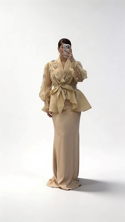 Abendkleid Set in Übergröße mit nudefarbener  perlenbesetzter Chiffonjacke und Unterkleid