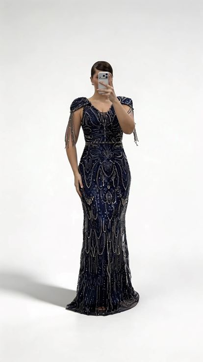 Marineblaues Abendkleid mit V Ausschnitt und Kettenquasten Detail