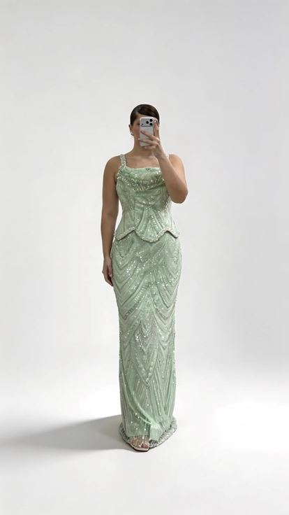 Abendkleid in Mintgrün mit Wellenmuster  Schößchen  breiten Trägern und in Übergröße