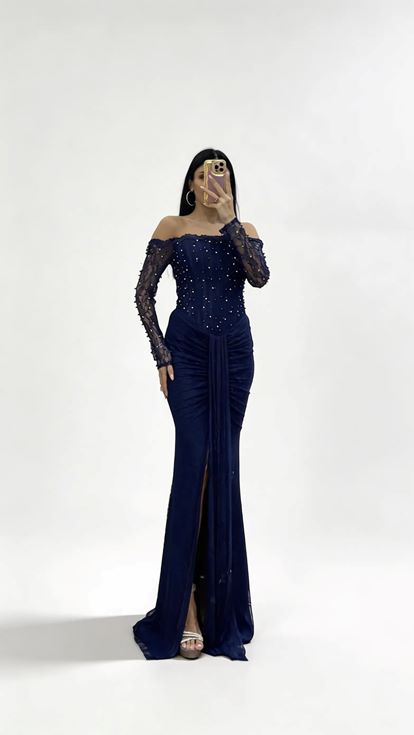 Lacivert İnci İşlemeli Kayık Yaka Drapeli Uzun Dantel Abiye Elbise