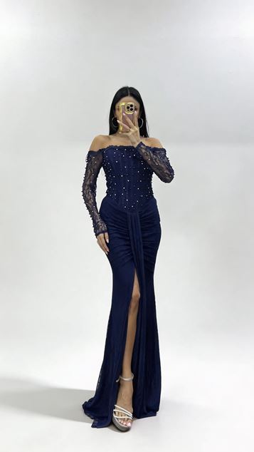 Marineblaues  perlenbesetztes  drapiertes langes Spitzen Abendkleid mit U Boot Ausschnitt