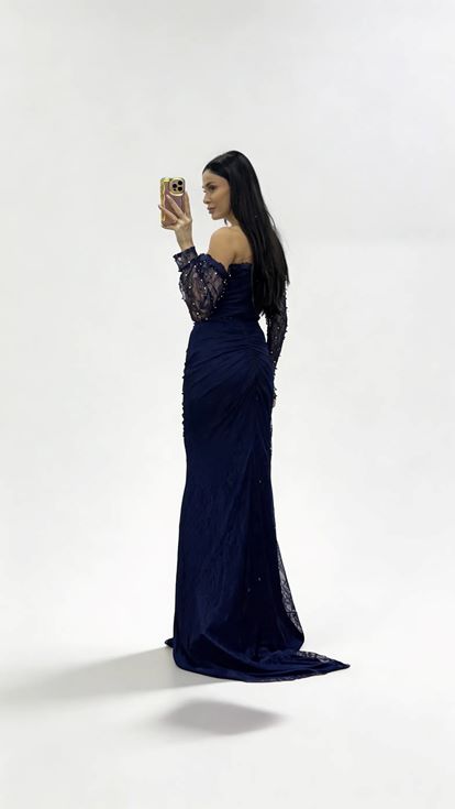 Lacivert İnci İşlemeli Kayık Yaka Drapeli Uzun Dantel Abiye Elbise