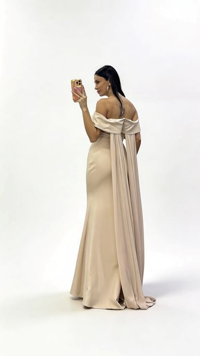 Gold Pelerinli Düşük Omuz  Volanlı Abiye Elbise