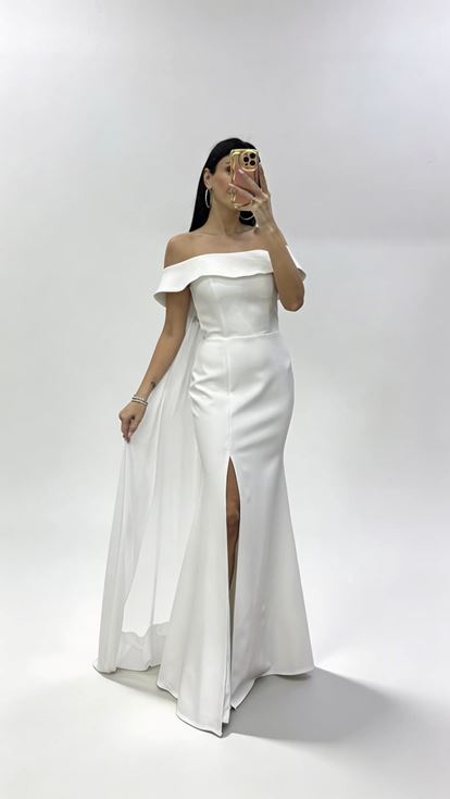 Beyaz Pelerinli Düşük Omuz  Volanlı Abiye Elbise