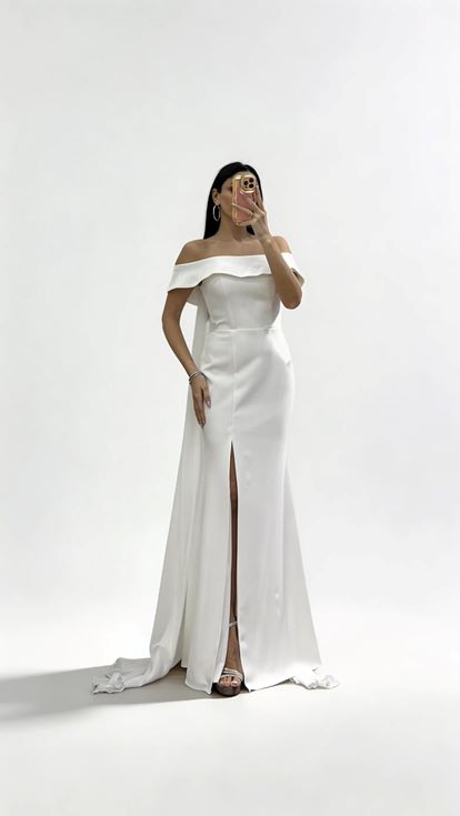 Beyaz Pelerinli Düşük Omuz  Volanlı Abiye Elbise