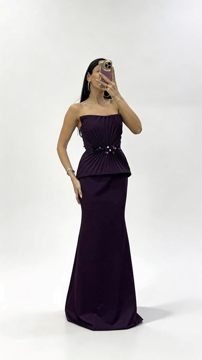 Elegantes  plissiertes Peplum Top in Pflaumenfarbe  langes  mit Steinen verziertes Abendkleid