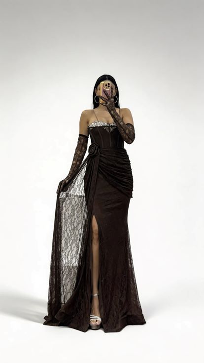 Abendkleid aus brauner  rosafarbener  drapierter Spitze