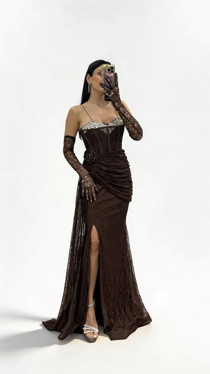 Abendkleid aus brauner  rosafarbener  drapierter Spitze