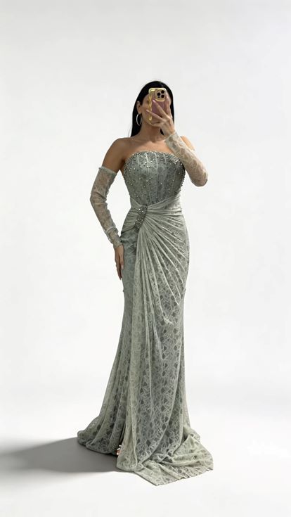 Çağla trägerloses Abendkleid mit Strassschnalle und Spitze