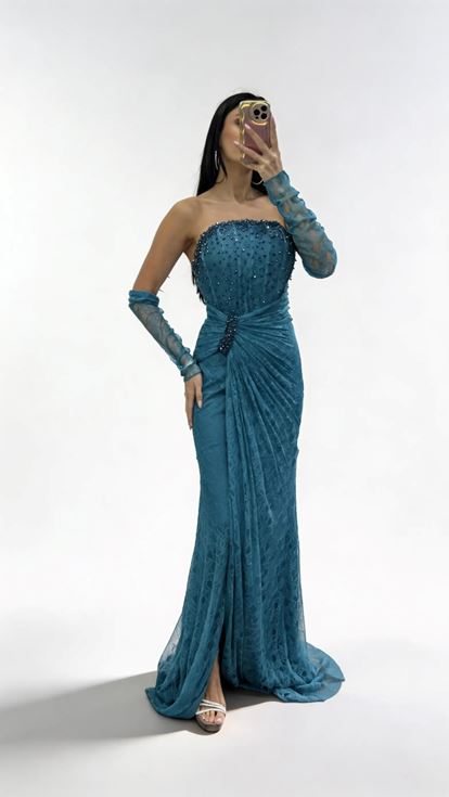 Petrolblaues  trägerloses Abendkleid aus Spitze mit Steinschnalle