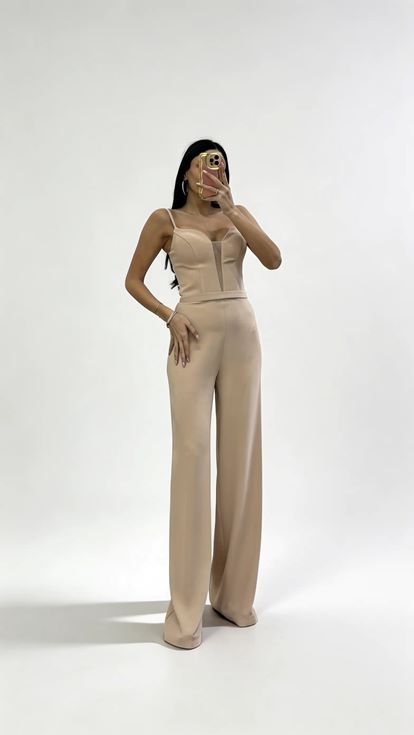 طقم جاكيت وبنطال رسمي من الشيفون بلون البشرة مزين باللؤلؤ