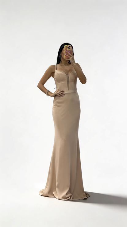 Abendkleid Set aus nudefarbenem  perlenbesetztem Chiffon Jacket und Unterkleid