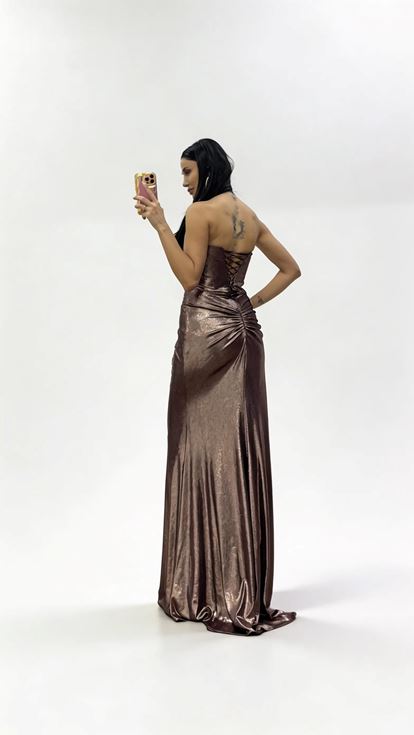 Kupferfarbenes  asymmetrisches  geschwungenes  drapiertes  trägerloses Abendkleid