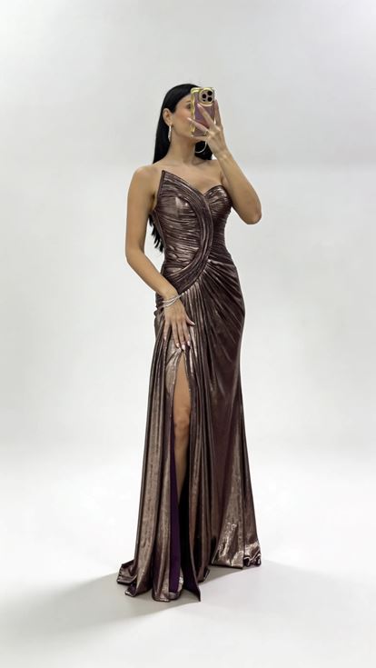 Kupferfarbenes  asymmetrisches  geschwungenes  drapiertes  trägerloses Abendkleid