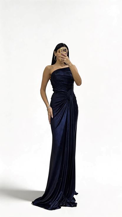 Langes  marineblaues  drapiertes Abendkleid mit Knotendetail