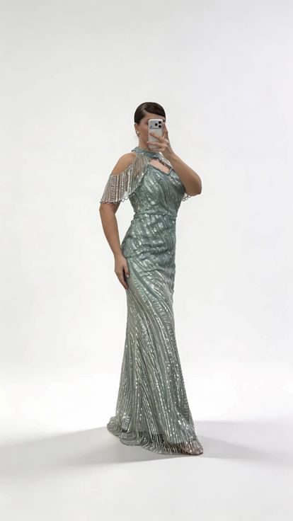 Mintgrünes Neckholder Abendkleid in Übergröße mit Schalkragen  Pailletten und Pailletten