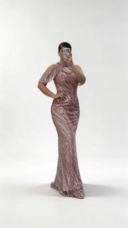 Puderrosa Abendkleid in Übergröße mit Neckholder  Schalkragen und Pailletten