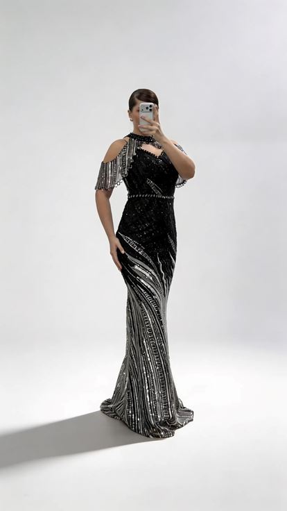 Schwarzes Neckholder Abendkleid in Übergröße mit Schalkragen und Pailletten