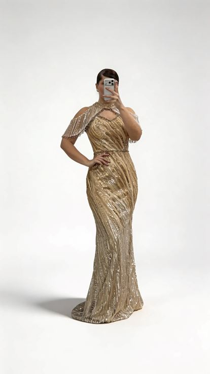 Goldenes Neckholder Abendkleid in Übergröße mit Schalkragen  Pailletten und Pailletten