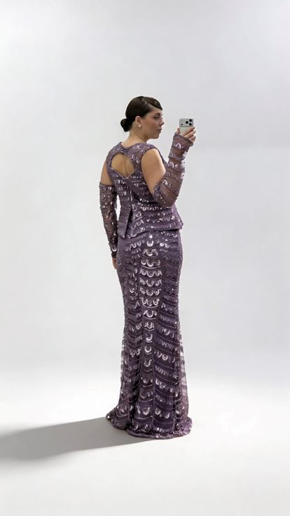 Lilafarbenes  schulterfreies  langärmeliges Pailletten Abendkleid in Übergröße