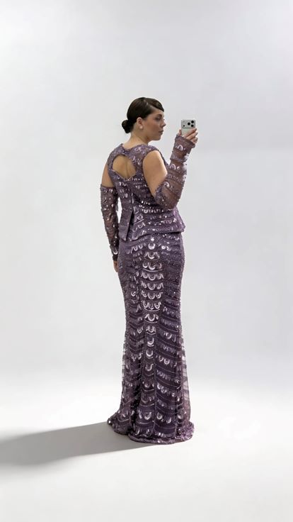 Lilafarbenes  schulterfreies  langärmeliges Pailletten Abendkleid in Übergröße