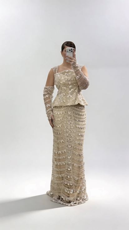 Goldenes schulterfreies  langärmeliges Pailletten Abendkleid in Übergröße