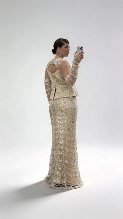 Goldenes schulterfreies  langärmeliges Pailletten Abendkleid in Übergröße