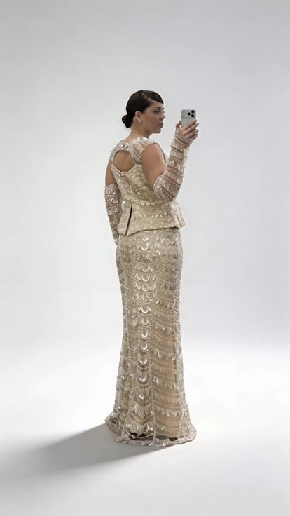 Goldenes schulterfreies  langärmeliges Pailletten Abendkleid in Übergröße