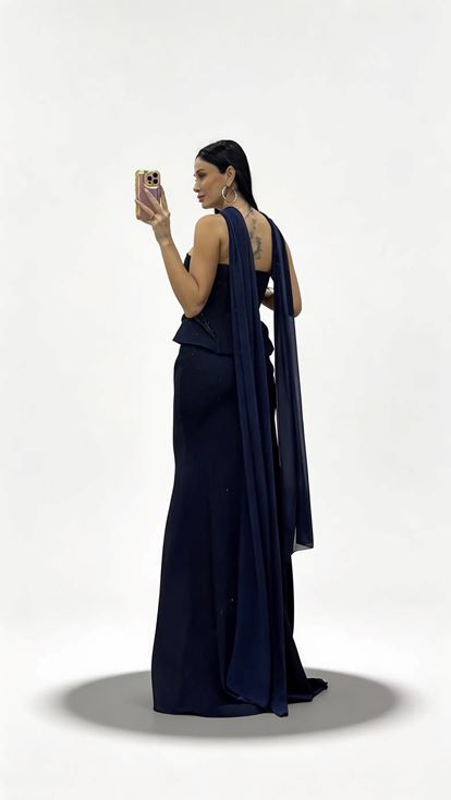 Langes  marineblaues Abendkleid mit Korsett Nähten und taillierter Schößchenform 