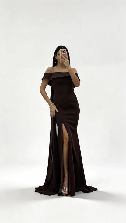 Braunes schulterfreies  gerüschtes Abendkleid mit Cape