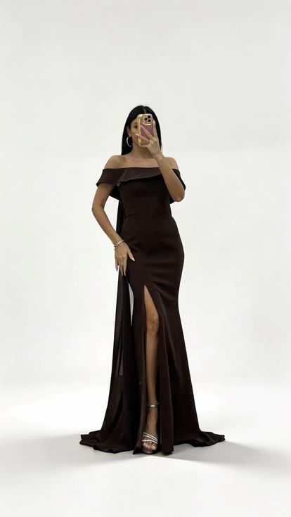 Braunes schulterfreies  gerüschtes Abendkleid mit Cape