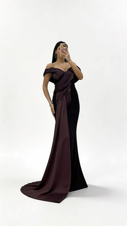 Schwarzes und burgunderrotes  drapiertes schulterfreies Abendkleid mit Schal Detail