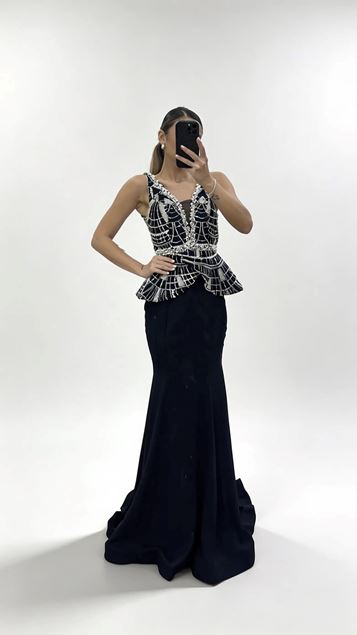 Marineblaues Abendkleid im Peplum Stil mit breiten Trägern und langer Schleppe