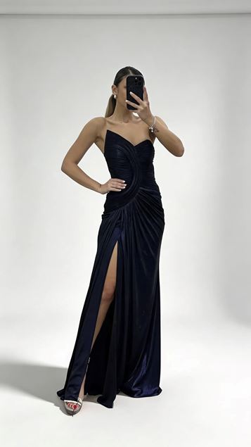 Marineblaues  asymmetrisches  geschwungenes  drapiertes  trägerloses Abendkleid