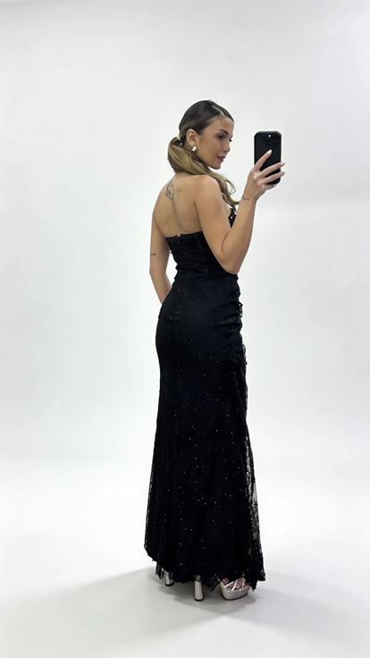 Schwarzes  trägerloses  drapiertes  schimmerndes Spitzen Abendkleid