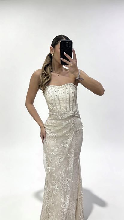 Goldfarbenes  trägerloses  drapiertes  schimmerndes Spitzen Abendkleid