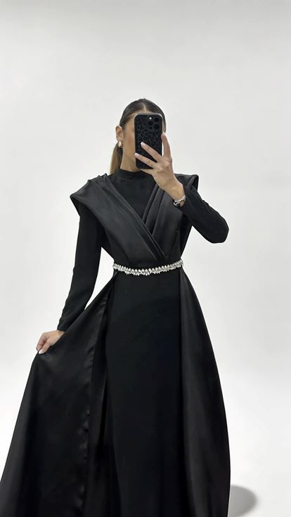 Siyah Hakim Yaka Omuz Drape Detaylı Tesettür Abiye Elbise