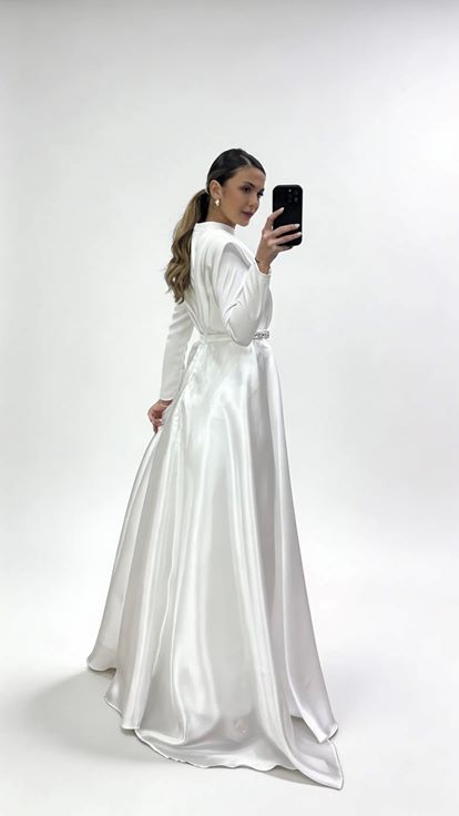 Beyaz Hakim Yaka Omuz Drape Detaylı Tesettür Abiye Elbise