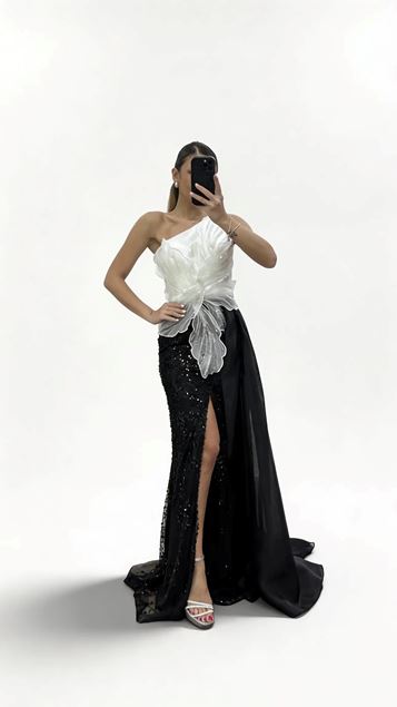 Schwarzes  elfenbeinfarbenes  schulterfreies  langes Abendkleid mit Pailletten Tüllrock