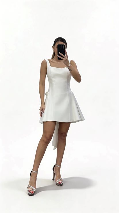 Kurzes Abendkleid in A Linie mit knochenstrukturiertem Stoff  breiten Trägern  eckigem Ausschnitt 