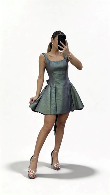 Schwarzes  kurzes Abendkleid in A Linie mit breiten Trägern  eckigem Ausschnitt 