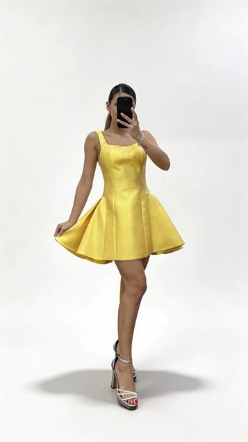 Gelbes  kurzes Abendkleid in A Linie mit breiten Trägern  eckigem Ausschnitt und A Linien Schnitt