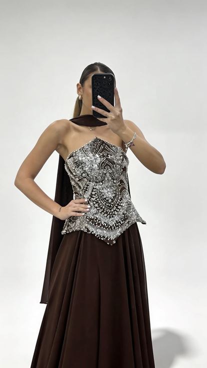 Kahverengi İnci İşlemeli Straplez Şifon Abiye Elbise