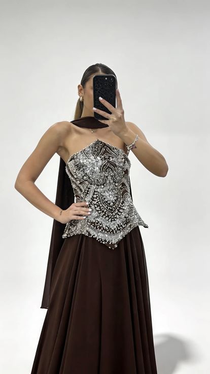 Kahverengi İnci İşlemeli Straplez Şifon Abiye Elbise