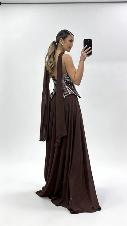 Kahverengi İnci İşlemeli Straplez Şifon Abiye Elbise