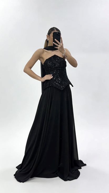 Siyah İnci İşlemeli Straplez Şifon Abiye Elbise